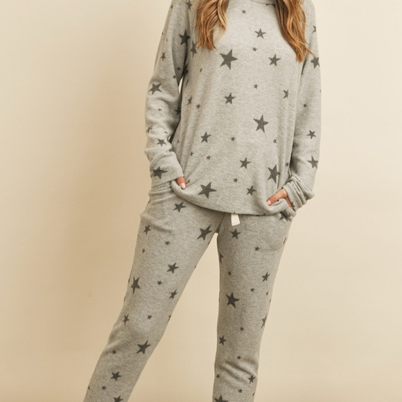 Soft Cozy Brushed Gray Star Print Lounge Set - Picture 6 of 10